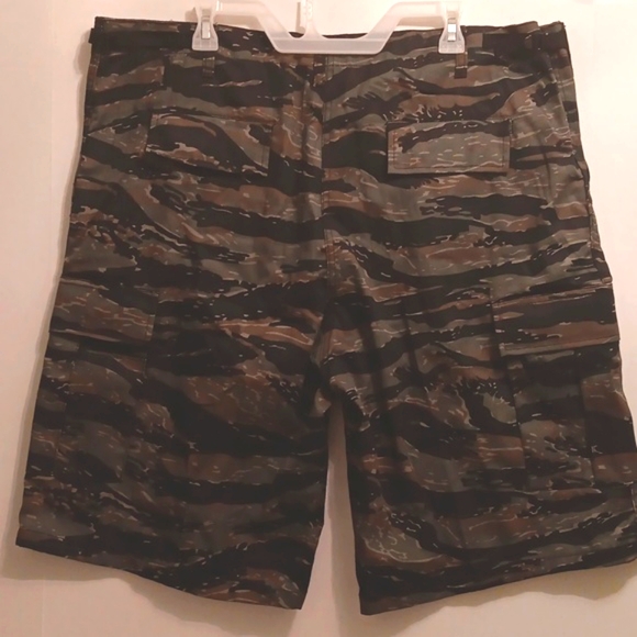 CAMO SHORTS - Picture 3 of 5